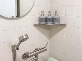 홍대입구역 3번출구 3분거리, 짐보관 무료, 합법숙소 - 6