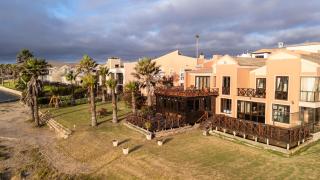 Burning Shore Hotel - Langstrand - 0