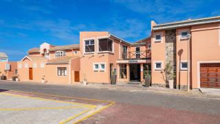 Burning Shore Hotel - Langstrand - 5