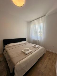 Pristina Luxury Apartments 24 - Pristina - 2