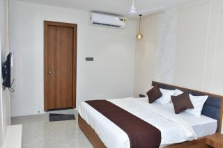 Travinities Hotel Avni Palace - 4