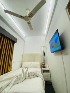 Maya by Xpressmall Hotels & Resorts - Kāmarpāra - 9
