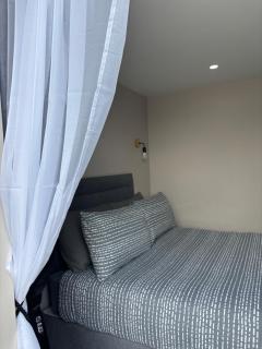 Very Small Remote Budget Detached Room with Private Entrance - - 6