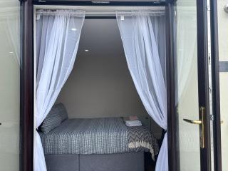 Very Small Remote Budget Detached Room with Private Entrance - - 2