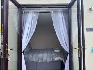 Very Small Remote Budget Detached Room with Private Entrance - - 9