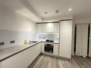 Lovely 2 Bedroom Flat near City Airport London - London - 8