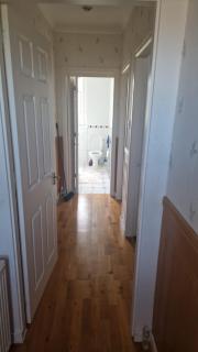 Roomy double bedrooom in serene Hilton - 9