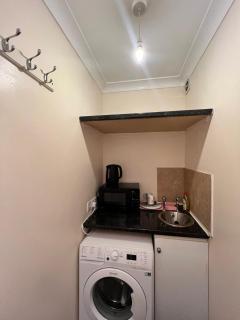 Hawkins Guest House - Private Shared Property - 2