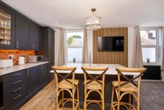 Walpole Getaway - Hot Tub, Games Room, Sleeps 8 - York - 9