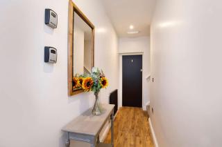 Walpole Getaway - Hot Tub, Games Room, Sleeps 8 - York - 4