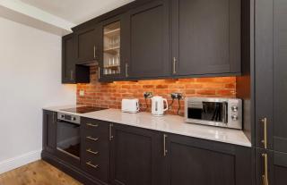 Walpole Getaway - Hot Tub, Games Room, Sleeps 8 - York - 1