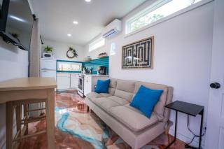 Contained in Gruene - Cowboy Edition - Heated Pool - New Braunfels - 8