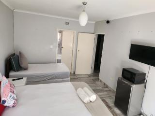 Valley Inn Guest House, Accommodation 17 Elizabeth Ave, Rivonia, Sandton, 2191 - 1