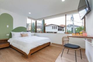 Laureles Apt-Big Windows-Smart lock- AC - Medellín - 4