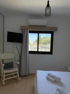 Family 1BR Double and Bunk Bed Rm 7 - Paphos - 1