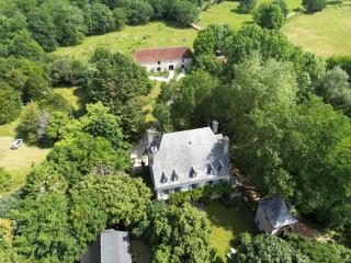 French Manor House with private gardens and pool - 8