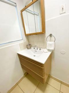 Relaxed and Cozy Poolside Studio - LOU2 - BUR - 1