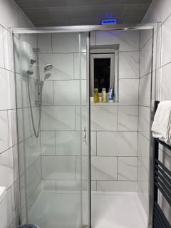 Beautiful Spacious Central 5 Bedroom House 3 Bathrooms - Free Parking - Cardiff - 2