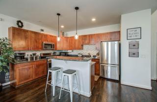 Midtown Urban Retreat 2story 1BD Apartment - 8