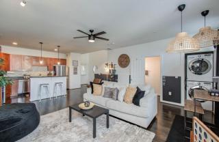Midtown Urban Retreat 2story 1BD Apartment - 5
