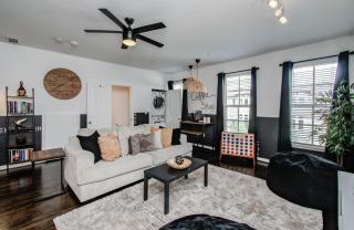 Midtown Urban Retreat 2story 1BD Apartment - 4