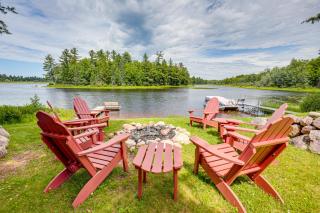 Dock, Fire Pit Historic Lakefront Cabin in Mercer - Mercer - 9