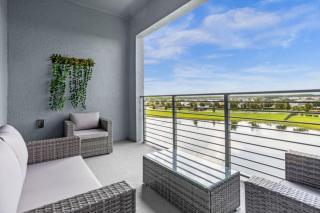 2 Bedrooms 2 Bathrooms Storey Lake 3151-404 - 2