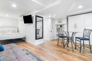 Sojourn Charming Lower Level Studio - Capitol Hill - 0