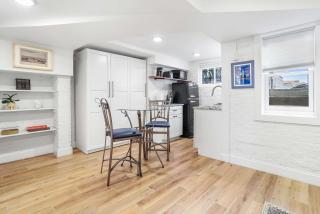 Sojourn Charming Lower Level Studio - Capitol Hill - 3