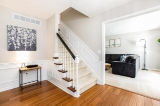 Spacious 6-Bed Luxury Home Near Notre Dame - Granger - 4