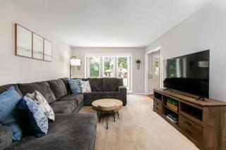 Spacious 6-Bed Luxury Home Near Notre Dame - Granger - 3