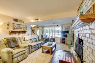 Lakefront and Dog-Friendly Gem in Gravois Mills - 8