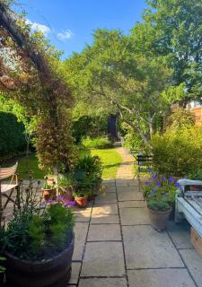 Light, spacious two double bed flat - 1