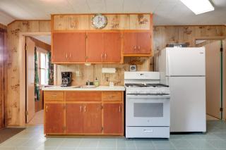 South Twin Lake Cabin with Dock, Steps to Water - 5
