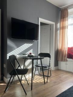 Foundry Street Apartment 1 - Dunfermline City Centre - 2