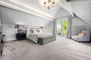 Luxurious Bowdon Mansion by City SuperHost - 8