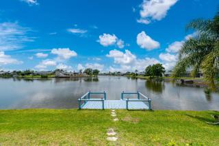 Private Dock and Pool Lakefront Florida Getaway! - - 6