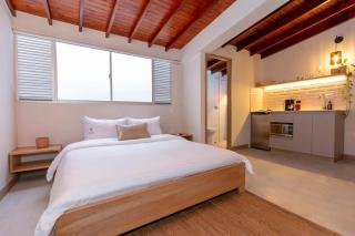 Laureles Apt-Smart locks-Excellent Location-AC - Medellín - 9