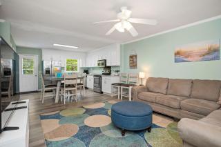 Beach Happy by Oak Island Accommodations - 6
