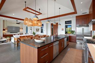 Hiki Moe Hale by Gather: Elegant 4BR Oasis w/ Pool & Hot Tub - Koloa - 3