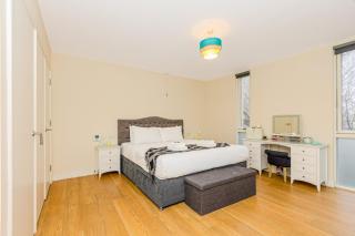 Radiant Relay: Stylish 1-Bed Flat w/ Balcony - Londra - 8