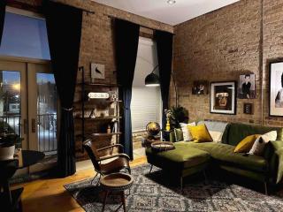 Cozy Loft Retreat for Two - Benton Harbor - 8