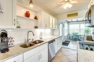 Walk to Shore and Pier Family Home in Ormond Beach - Ormond-by-the-Sea - 7