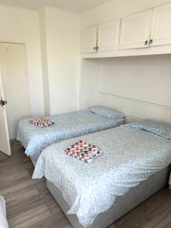 Central London Modern Apartment with 3 Bedrooms - London - 9
