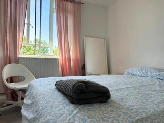Central London Modern Apartment with 3 Bedrooms - London - 2