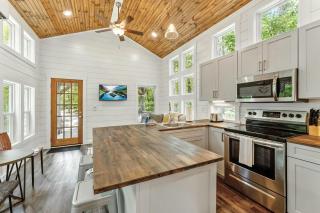 Bluebell Cottage with private fire pit - 2