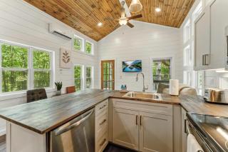 Bluebell Cottage with private fire pit - 1