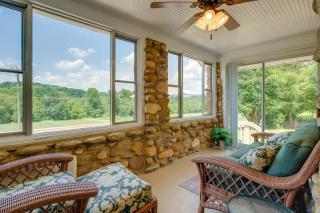 Hike and Explore Mountain-View Escape in Candler - Candler - 3