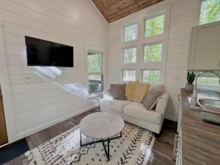 Dogwood Cottage with Private Fire Pit & Sleeps 6 - Menlo - 5