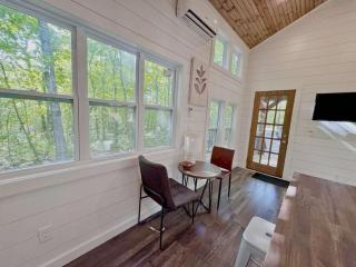 Dogwood Cottage with Private Fire Pit & Sleeps 6 - Menlo - 3